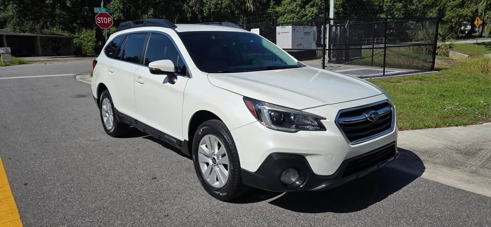 2018 Subaru outback white