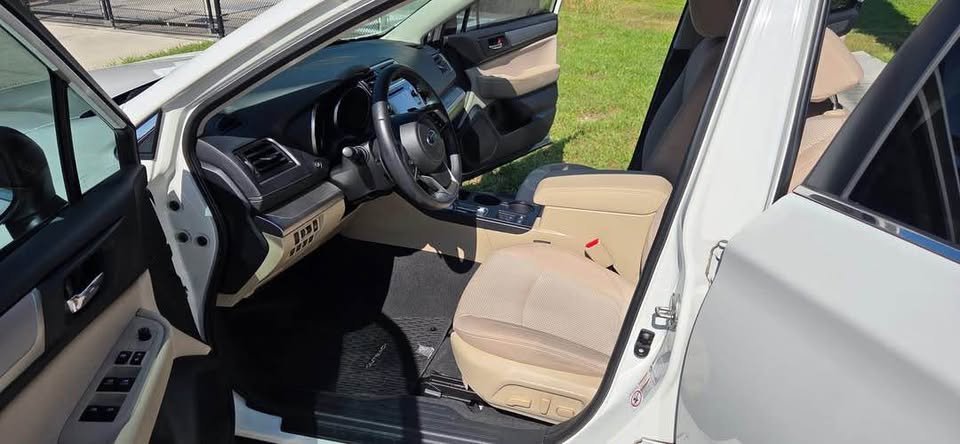 2018 Subaru outback white