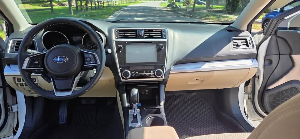2018 Subaru outback white