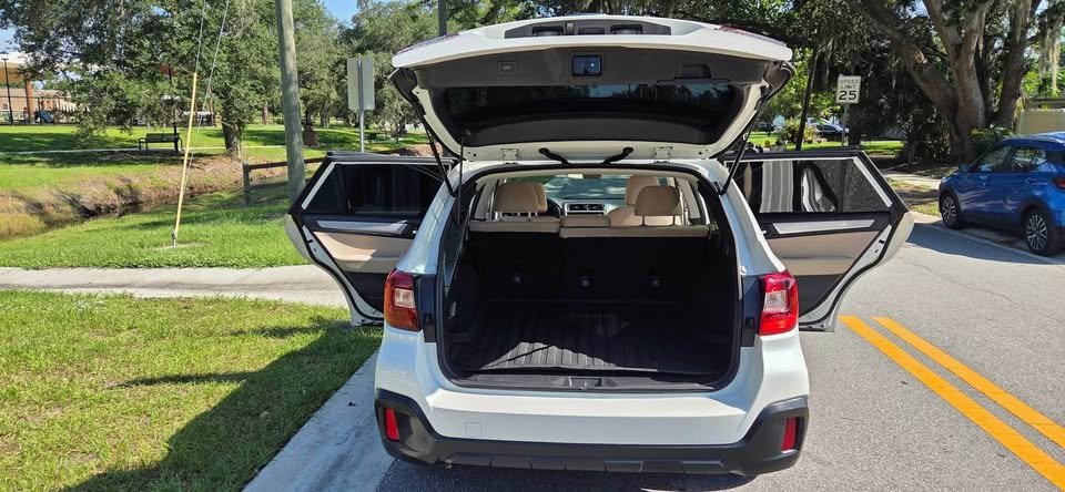 2018 Subaru outback white