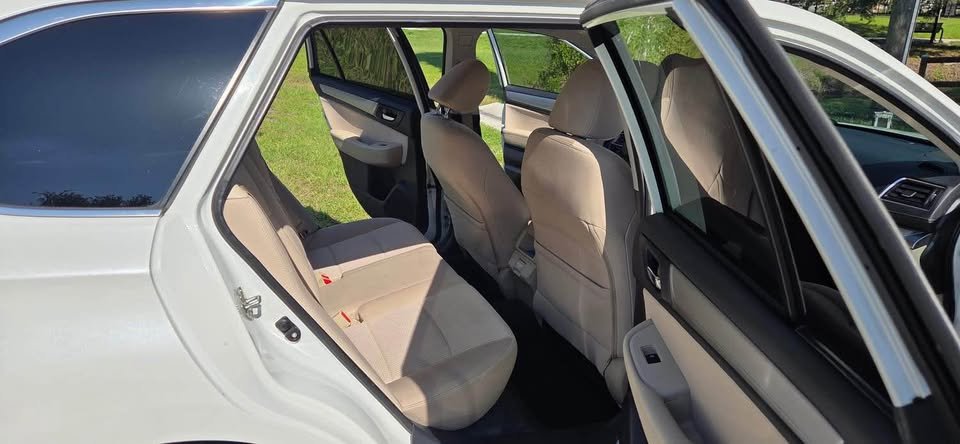 2018 Subaru outback white