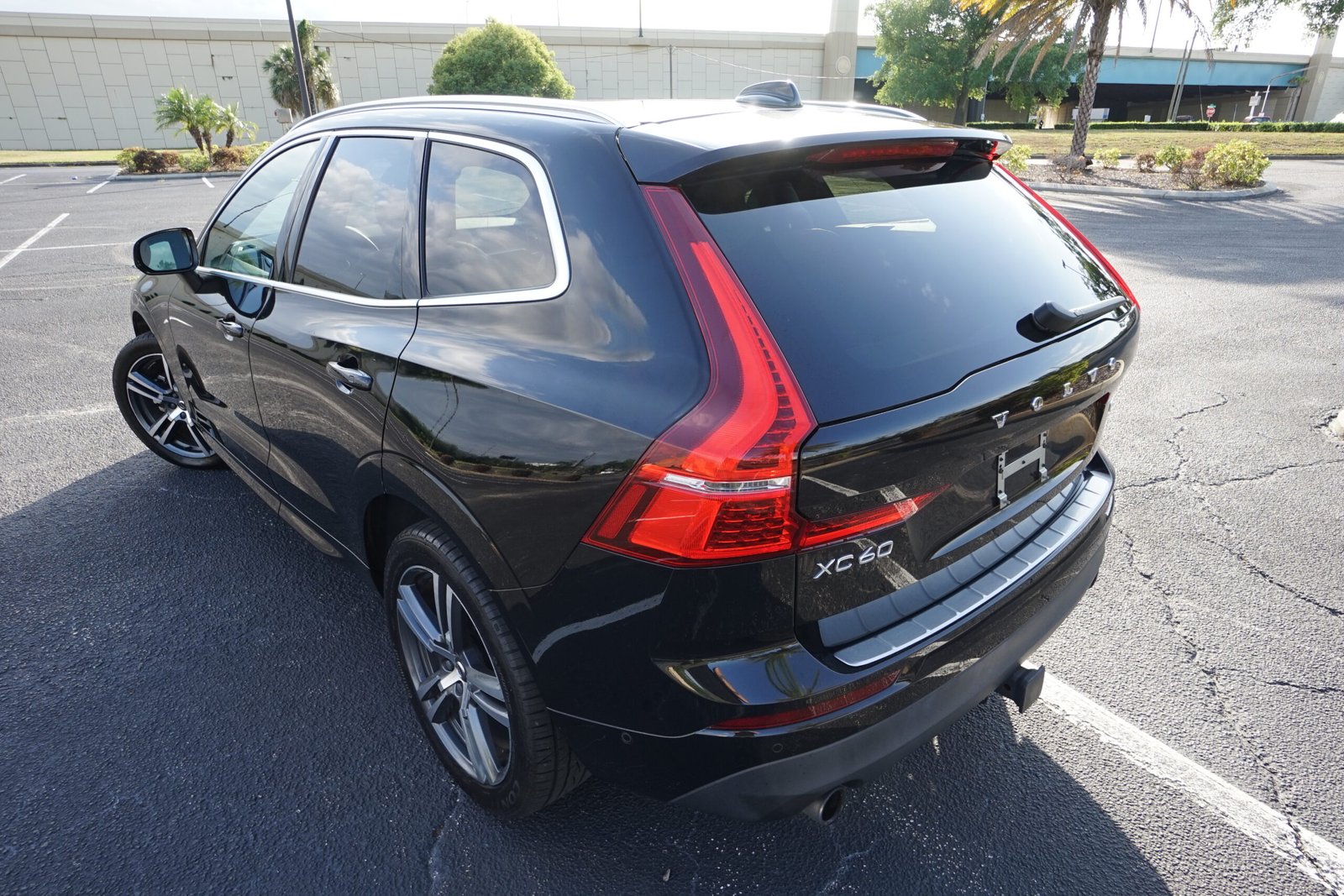 2019 Volvo XC60 T5 Momentum FWD SUV