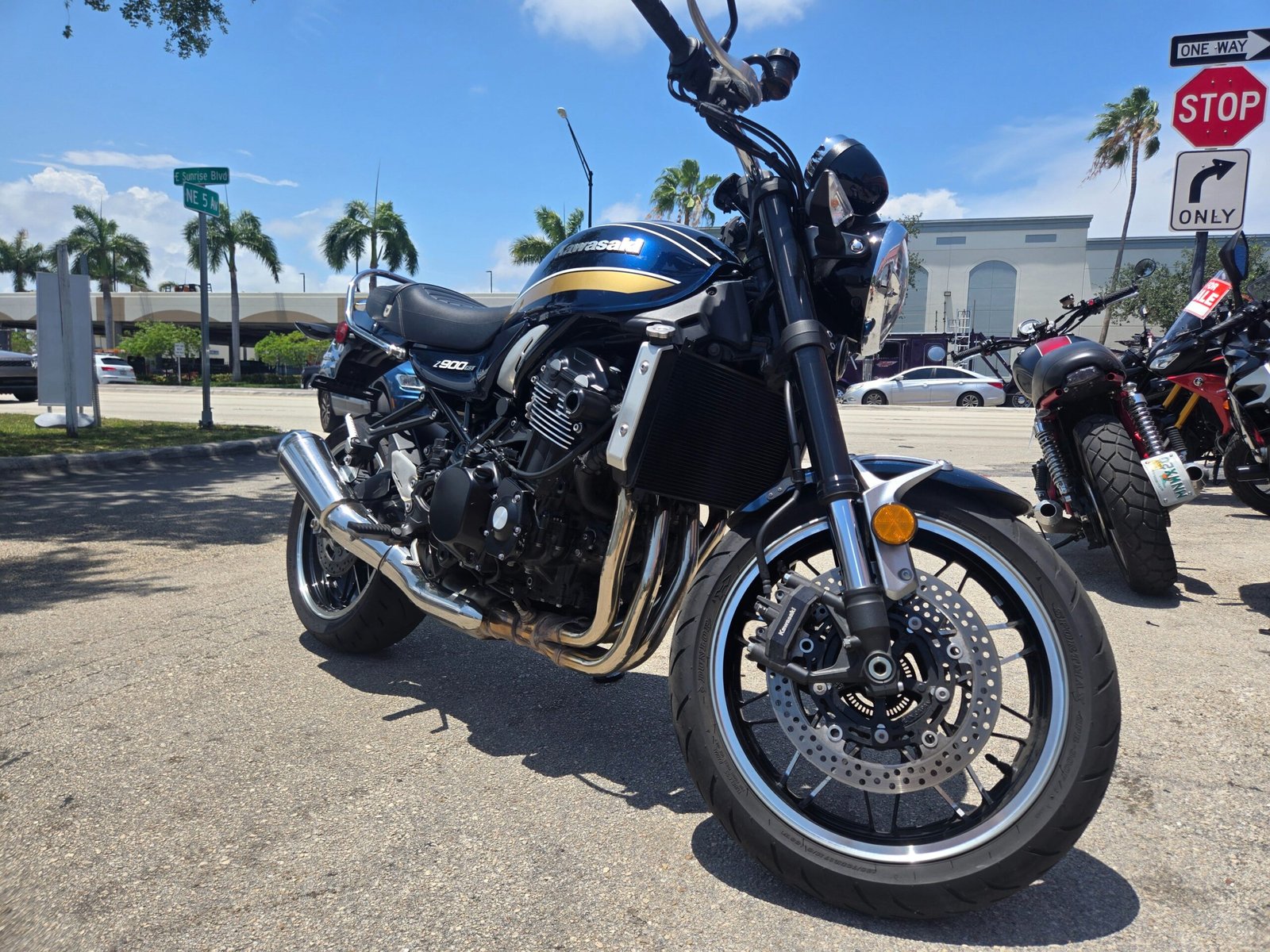 2022 Kawasaki Z900R 900CC