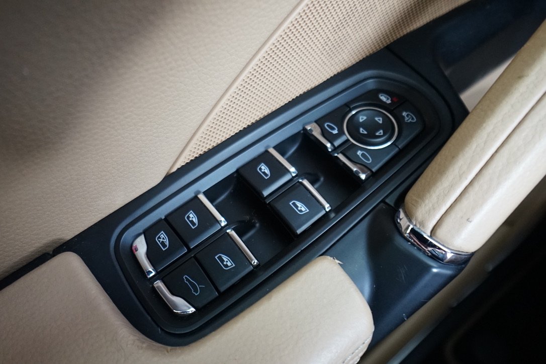 Porsche Cayenne Platinum Edition AWD