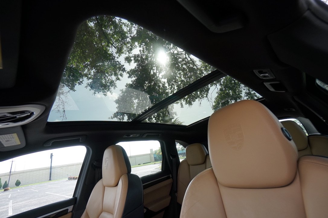 Porsche Cayenne Platinum Edition AWD