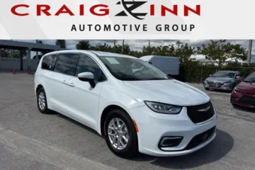 Used 2023 Chrysler Pacifica Touring L